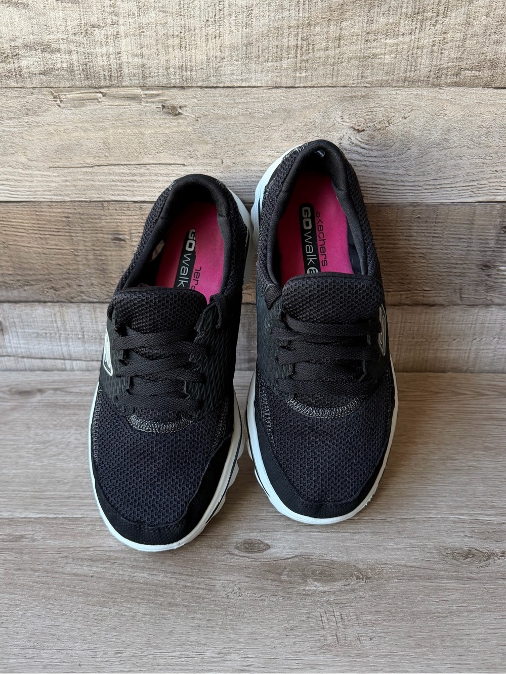Skechers GOwalk 2 Women’s Size 5.5 Black White Lace-Up Walking Sneakers